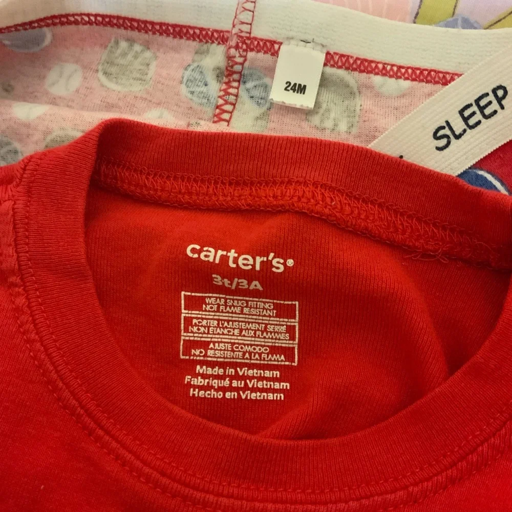 Like New Carter’s Pajamas 2 Pc Set Waiting Up for Santa print